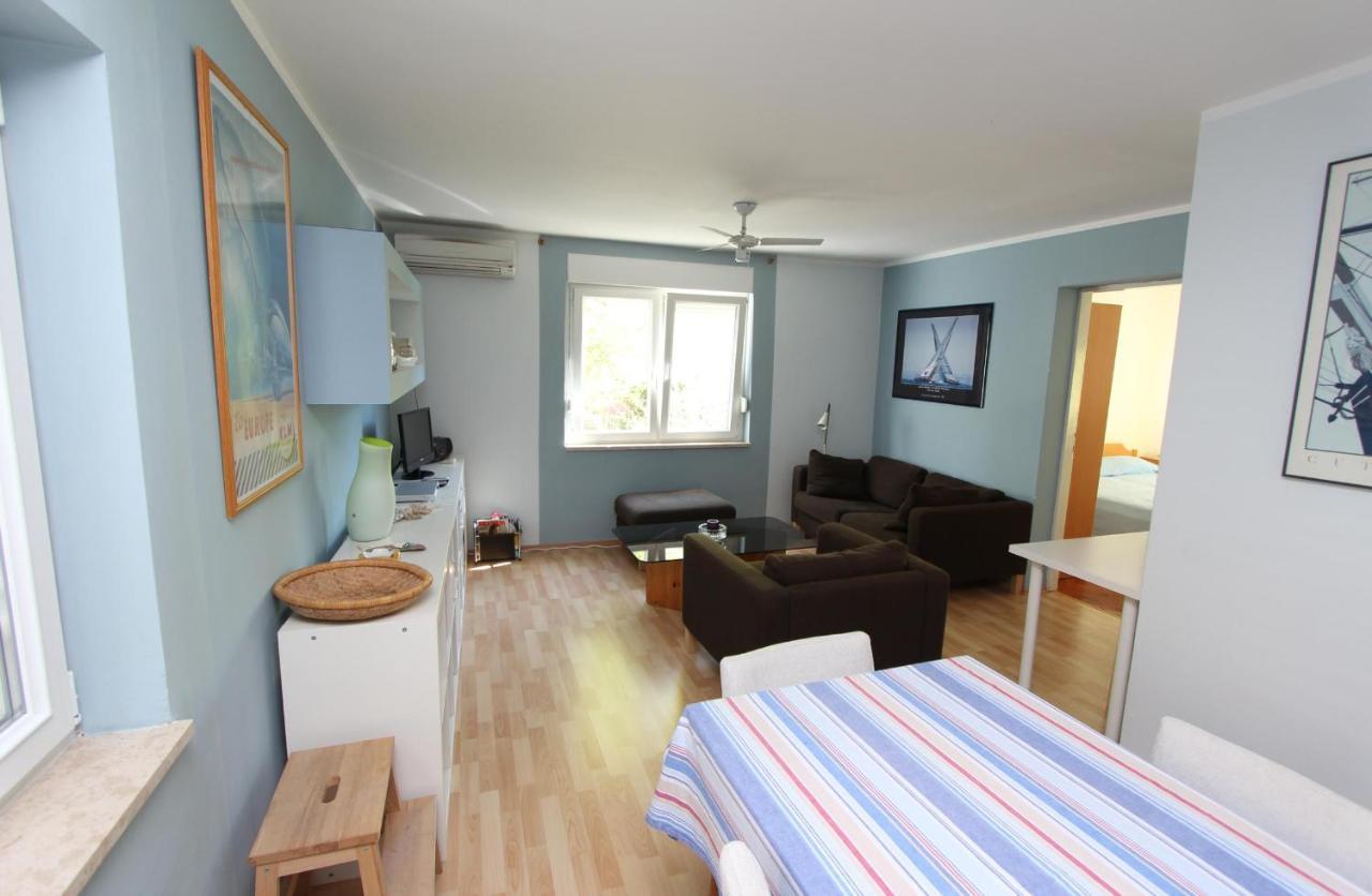 Apartment Maestral ロヴィニ エクステリア 写真