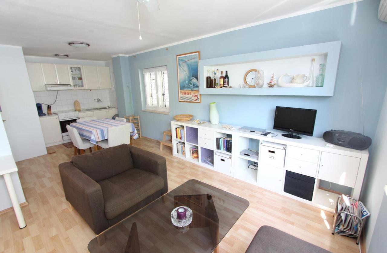 Apartment Maestral ロヴィニ エクステリア 写真