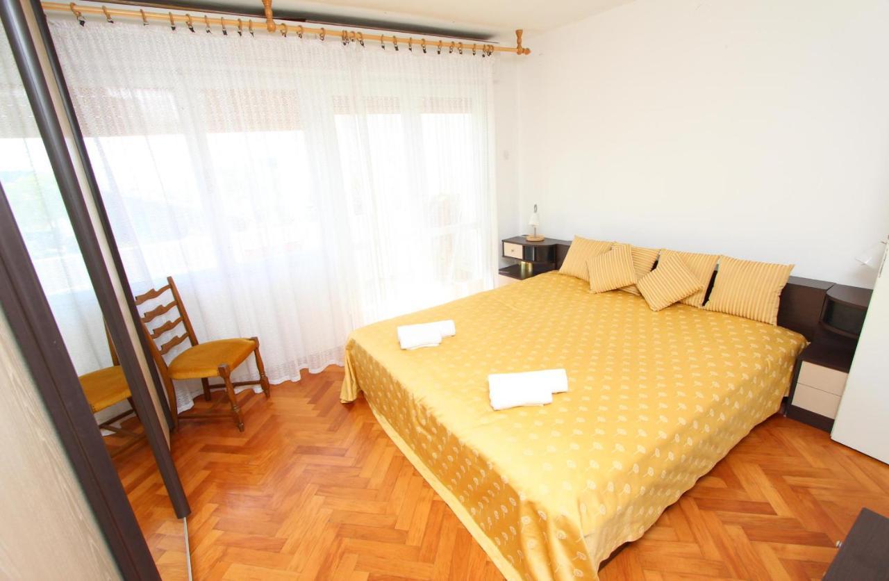Apartment Maestral ロヴィニ エクステリア 写真