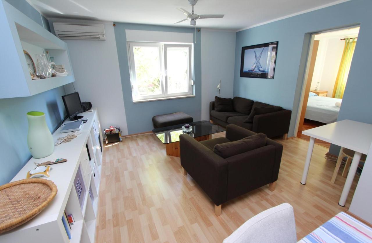 Apartment Maestral ロヴィニ エクステリア 写真