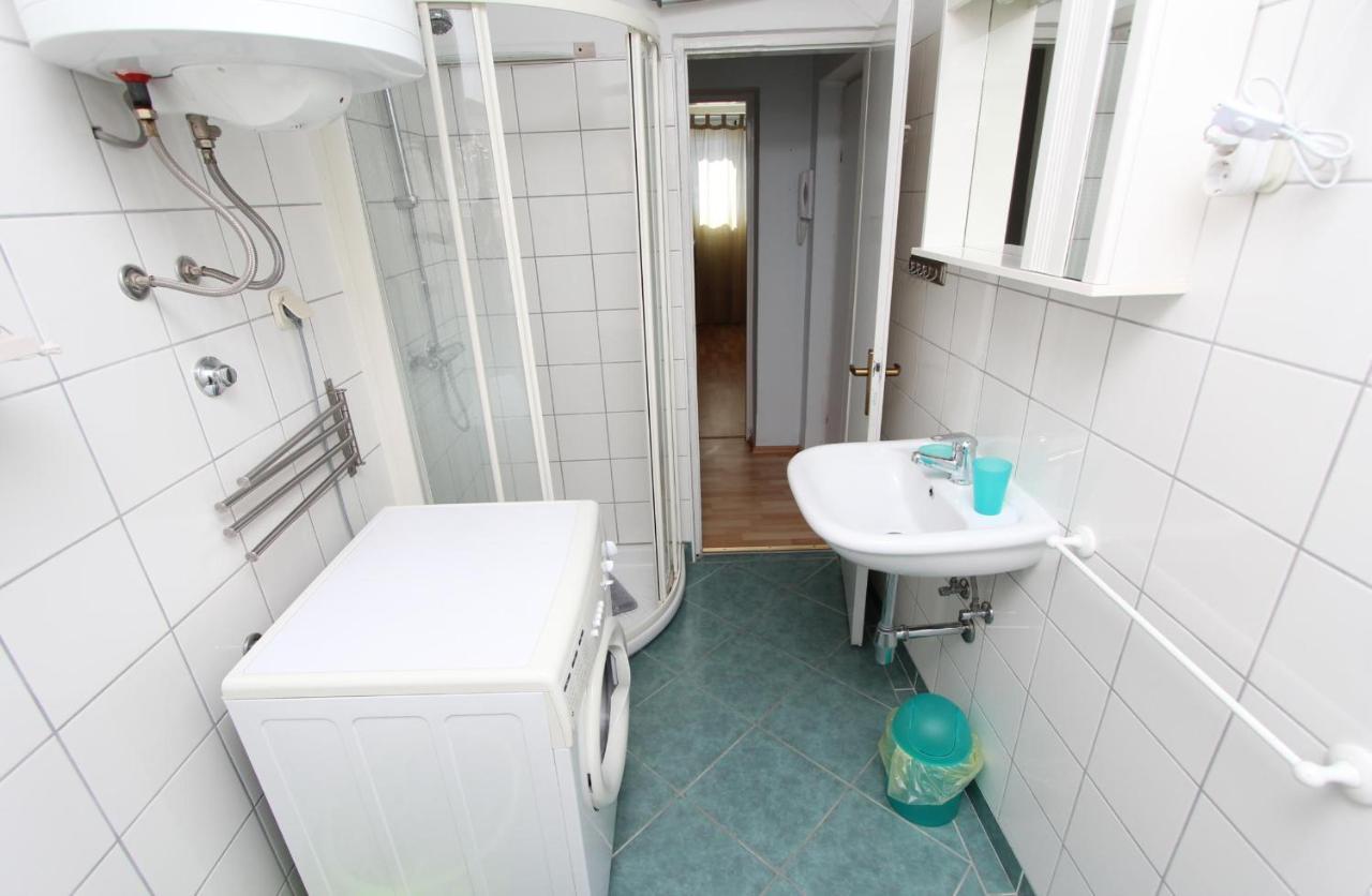 Apartment Maestral ロヴィニ エクステリア 写真
