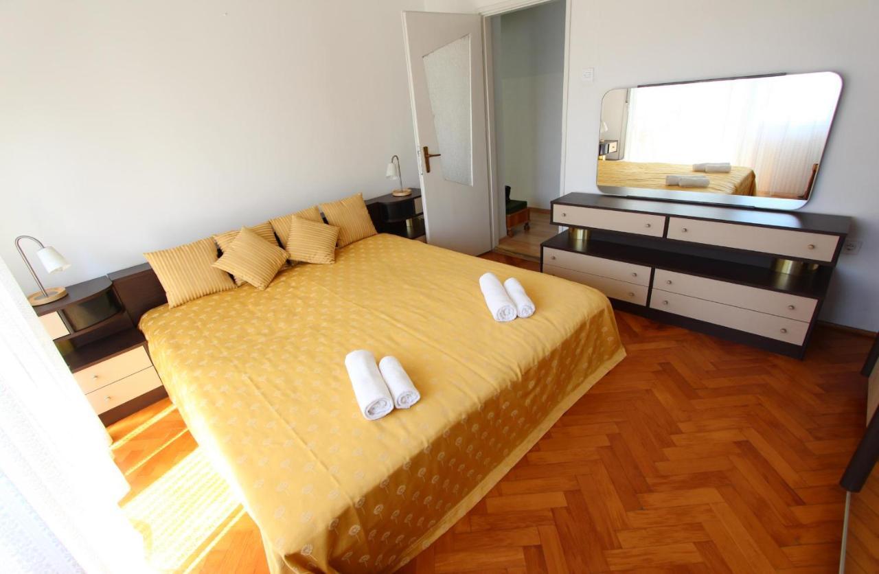 Apartment Maestral ロヴィニ エクステリア 写真