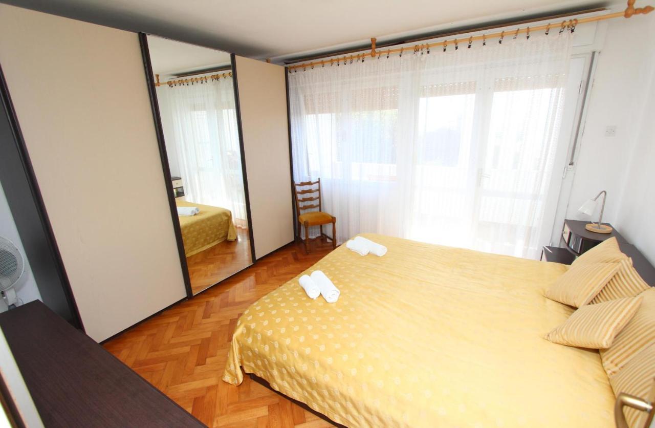 Apartment Maestral ロヴィニ エクステリア 写真