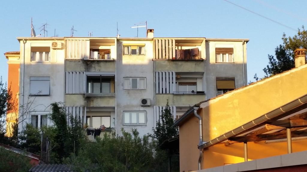 Apartment Maestral ロヴィニ エクステリア 写真